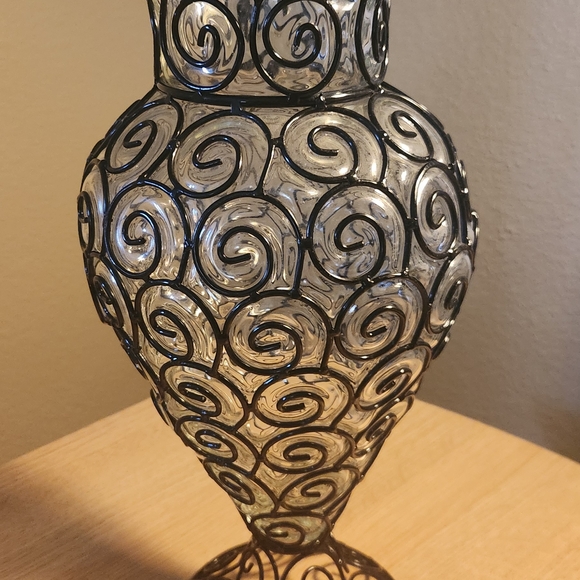 Other - Elegant Swirl‎ Glass Vase